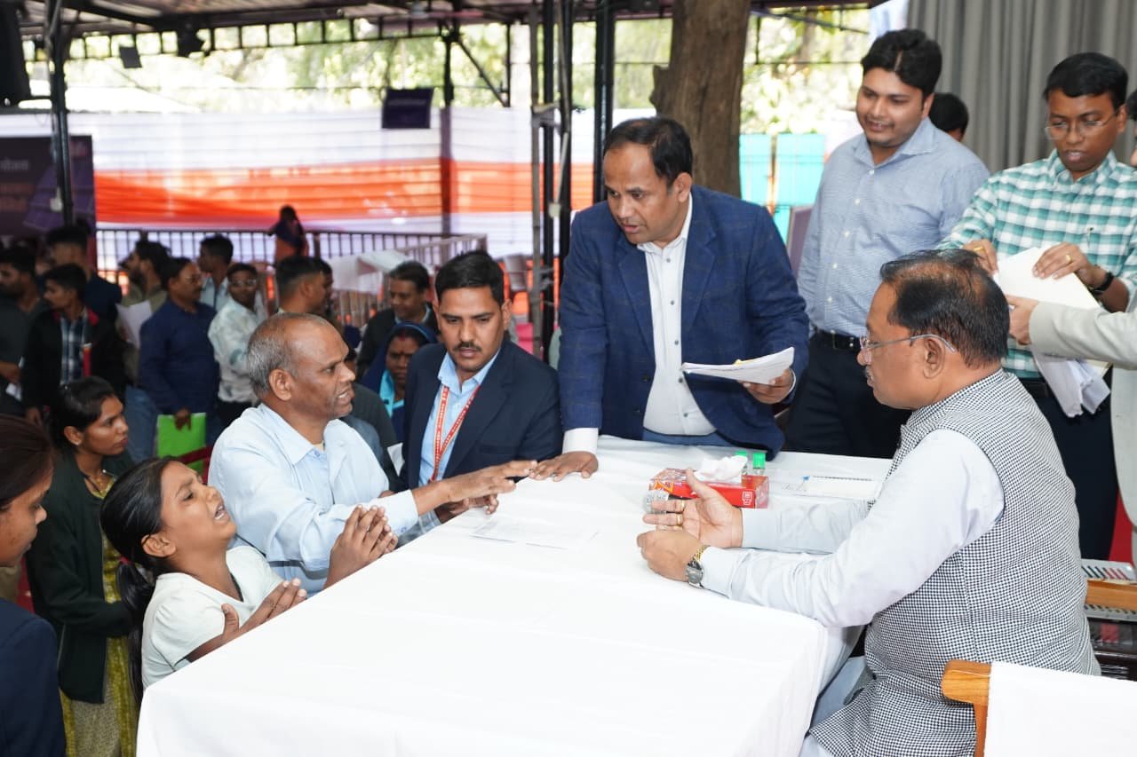 लकवाग्रस्त महिला को मुख्यमंत्री साय की बड़ी राहत: जनदर्शन में तुरंत मंजूर हुए 5 लाख रुपए, इलाज को मिली नई उम्मीद 1 IMG 20260108 WA0037