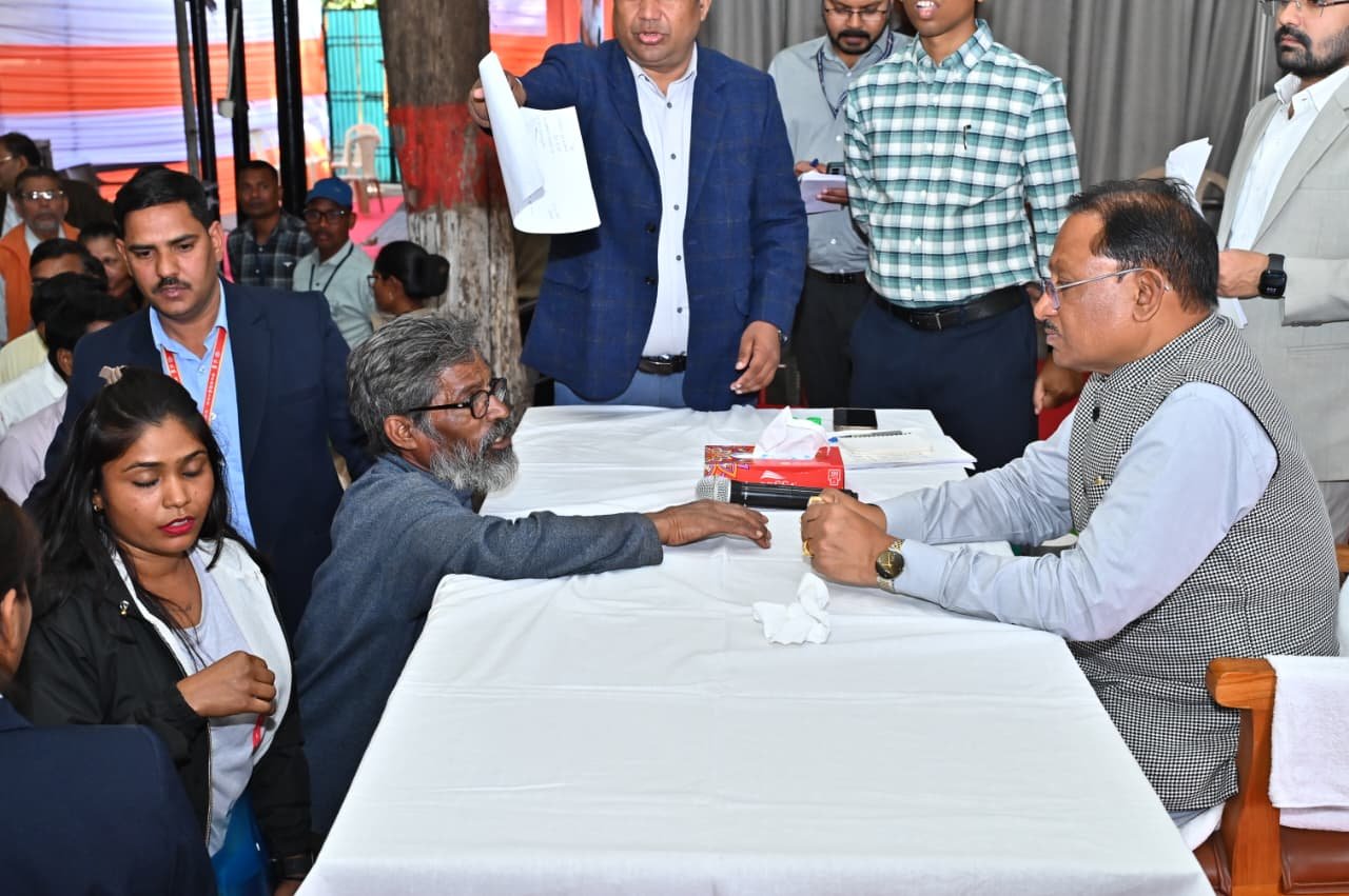 60 साल का संघर्ष: अकेले जी रहे हनुमंत राव को आखिर मिला हक, मुख्यमंत्री के आदेश पर बनेगा राशन कार्ड 1 IMG 20260108 WA0048