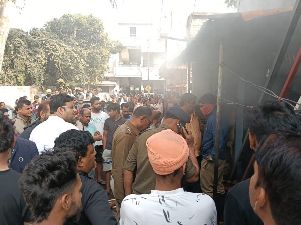 रायपुर में दर्दनाक हादसा: रूम हीटर से लगी आग में बुजुर्ग की जिंदा जलकर मौत, घर में ताला लगाकर बाहर गया था बेटा 1 IMG 20260117 WA0003 1024x768 1