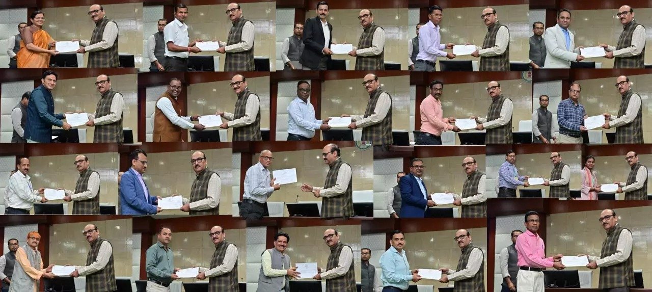 Breaking News: ई-ऑफिस में बेहतर काम करने वालों को मिला सम्मान, बायोमेट्रिक पर सख्त निर्देश 1 WhatsApp Image 2026 01 29 at 03.25.06