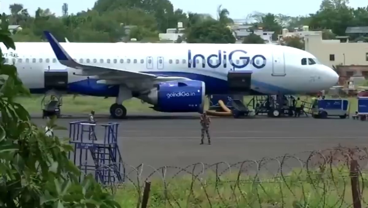 बड़ी खबर: कुवैत से दिल्ली आ रही इंडिगो फ्लाइट को बम से उड़ाने की धमकी, अहमदाबाद में इमरजेंसी लैंडिंग 1 WhatsApp Image 2026 01 30 at 03.33.45