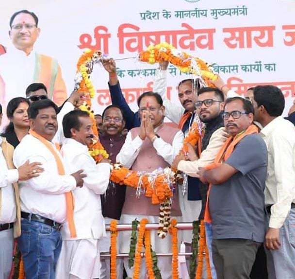 पोड़ी में विकास को मिली नई रफ्तार: मुख्यमंत्री विष्णु देव साय ने ₹126 करोड़ से अधिक के कार्यों का लोकार्पण एवं भूमिपूजन किया 2 1003400723