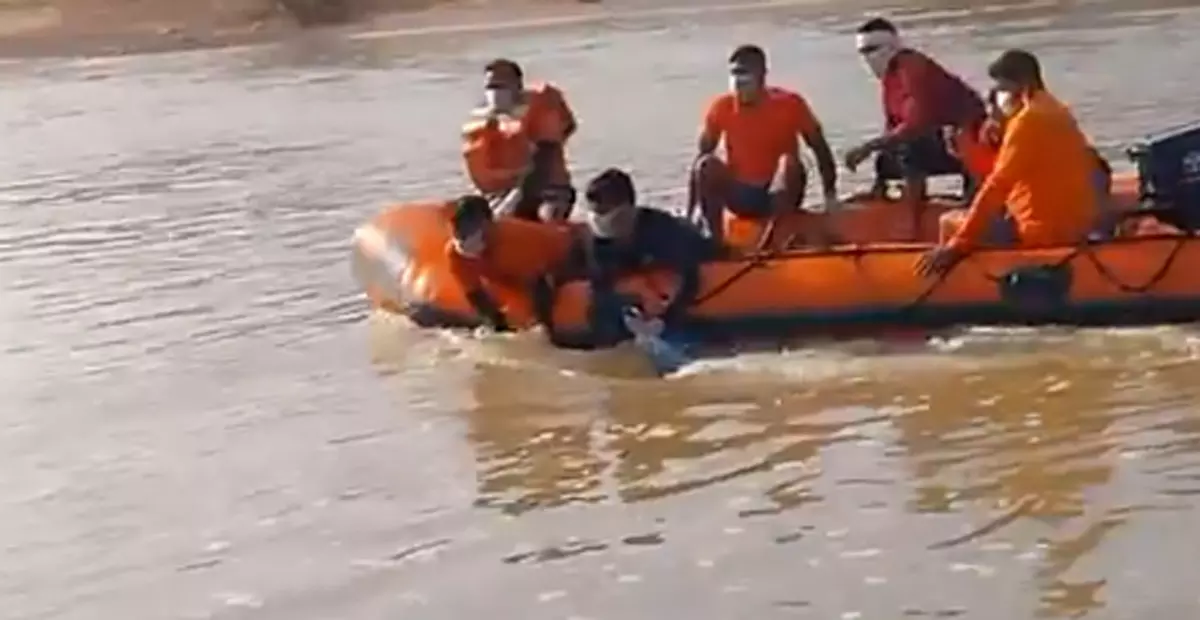 नगरनार में SI आकाश चौधरी की नदी में डूबने से मौत, 36 घंटे बाद मिला शव 1 5239297 shav