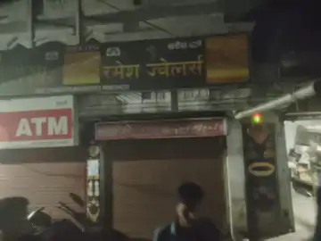 बिलासपुर में फिर ज्वेलरी शॉप लूटी: शटर बंद करते वक्त 3 बाइक सवार 50 लाख का माल लेकर फरार, 3 दिन पहले हुई थी 3.35 करोड़ की लूट 1 6e844f2e e3e1 4caf 96aa 30f4475fa05e1771605155 1771641368