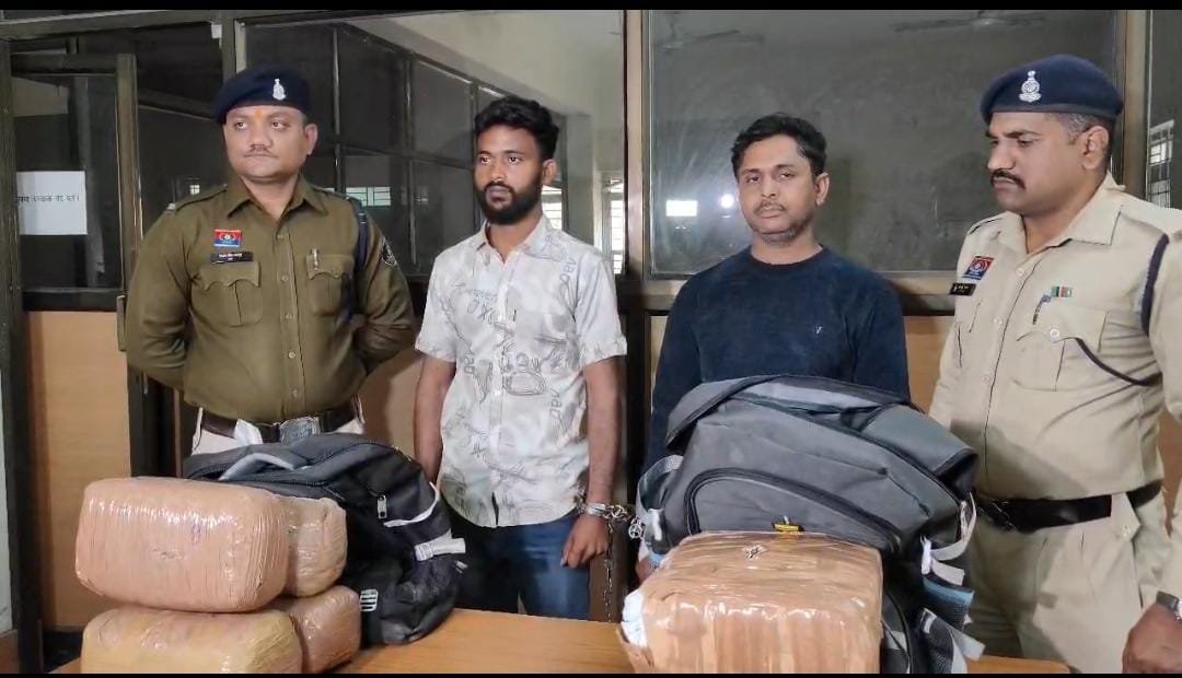Raipur ब्रेकिंग: रेलवे स्टेशन में 18 किलो गांजा के साथ 2 तस्कर गिरफ्तार 1 IMG 20260213 WA0012