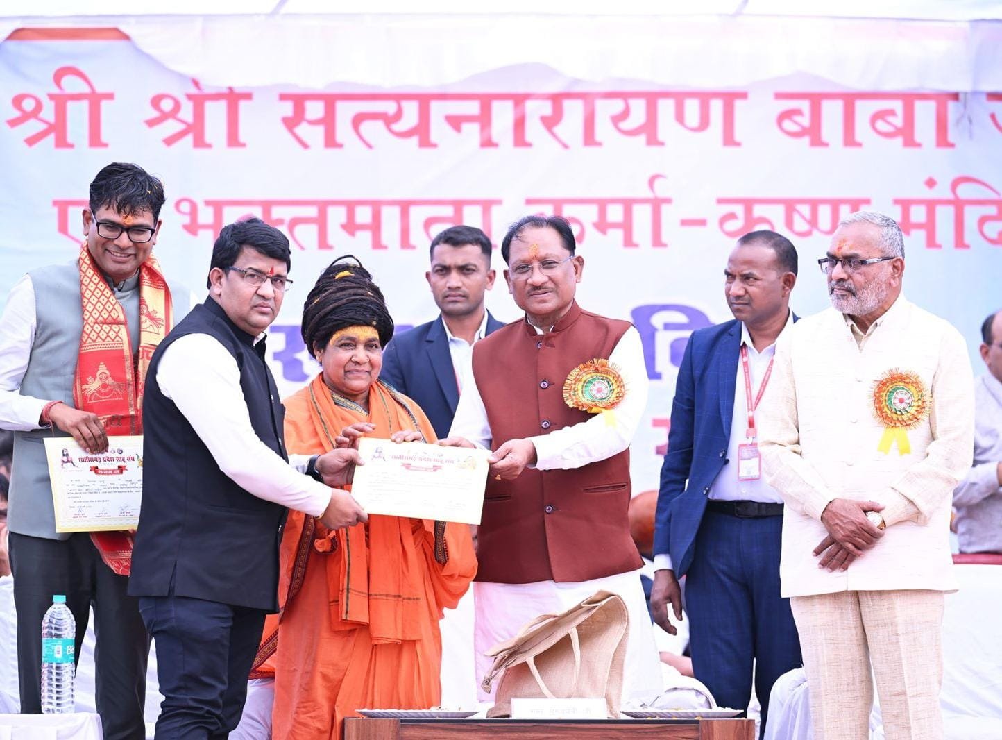 कोसमनारा धाम में बोले CM विष्णुदेव साय: समाज की एकजुटता से विकास को मजबूती, किसानों को होली से पहले ₹10 हजार करोड़ अंतर राशि; सामुदायिक भवन के लिए 50 लाख मंजूर 1 IMG 20260215 WA0037