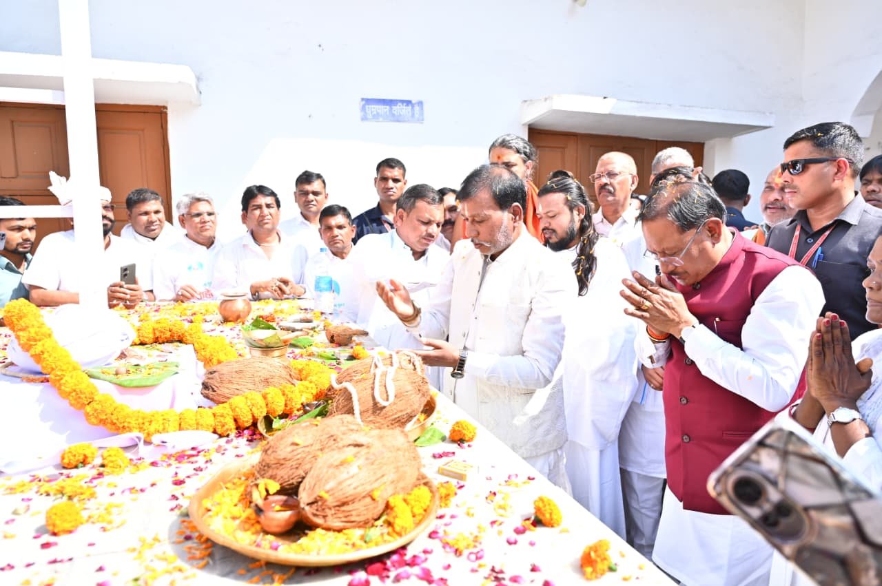 गिरौदपुरी धाम के लिए निकली विशाल सतनाम सद्भाव पदयात्रा: CM विष्णु देव साय ने हरी झंडी दिखाकर किया शुभारंभ, जैतखाम की पूजा कर प्रदेश की खुशहाली की कामना 1 IMG 20260218 WA0032