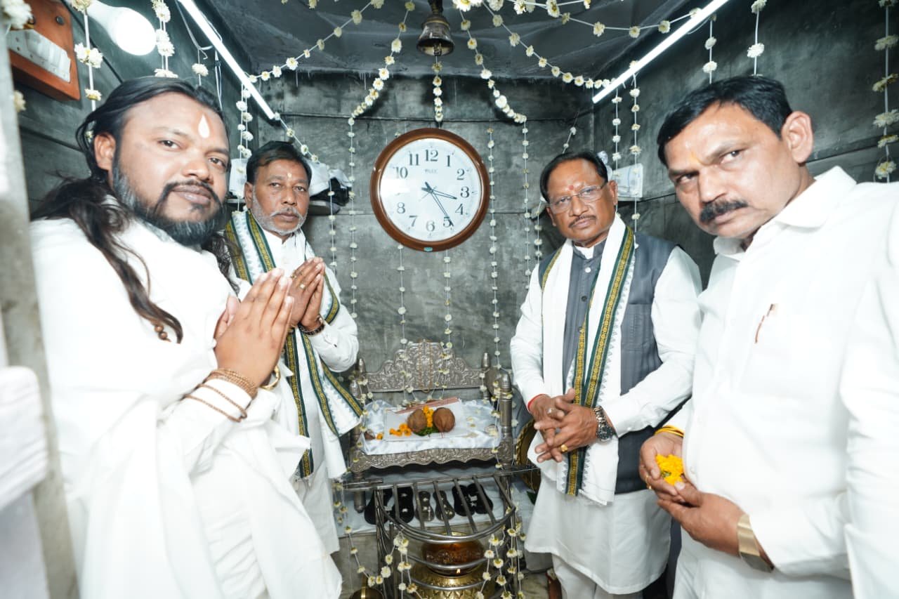 गिरौदपुरी धाम में उमड़ा आस्था का सैलाब: मुख्यमंत्री विष्णु देव साय ने किया गुरुदर्शन, कहा– बाबा गुरु घासीदास के संदेश पर आगे बढ़ रही सरकार 1 IMG 20260222 WA0145