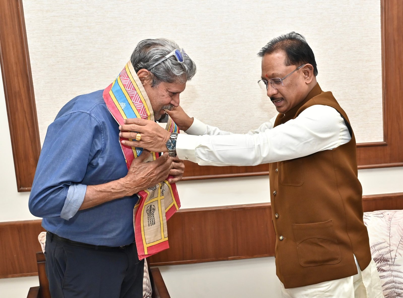 रायपुर में मुख्यमंत्री विष्णु देव साय से मिले कपिल देव: खेल संस्कृति मजबूत करने पर जोर, आधुनिक इंफ्रास्ट्रक्चर और खिलाड़ियों को बेहतर अवसर देने की बात 1 IMG 20260226 WA0018 scaled