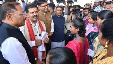 माओवाद छोड़ मुख्यधारा में लौटे 120 युवा विधानसभा पहुंचे : CM विष्णुदेव साय और डिप्टी CM विजय शर्मा ने किया स्वागत, युवाओं ने लोकतंत्र को निकट से देखा और समाज में सकारात्मक बदलाव का लिया संकल्प 3 IMG 20260227 WA0034