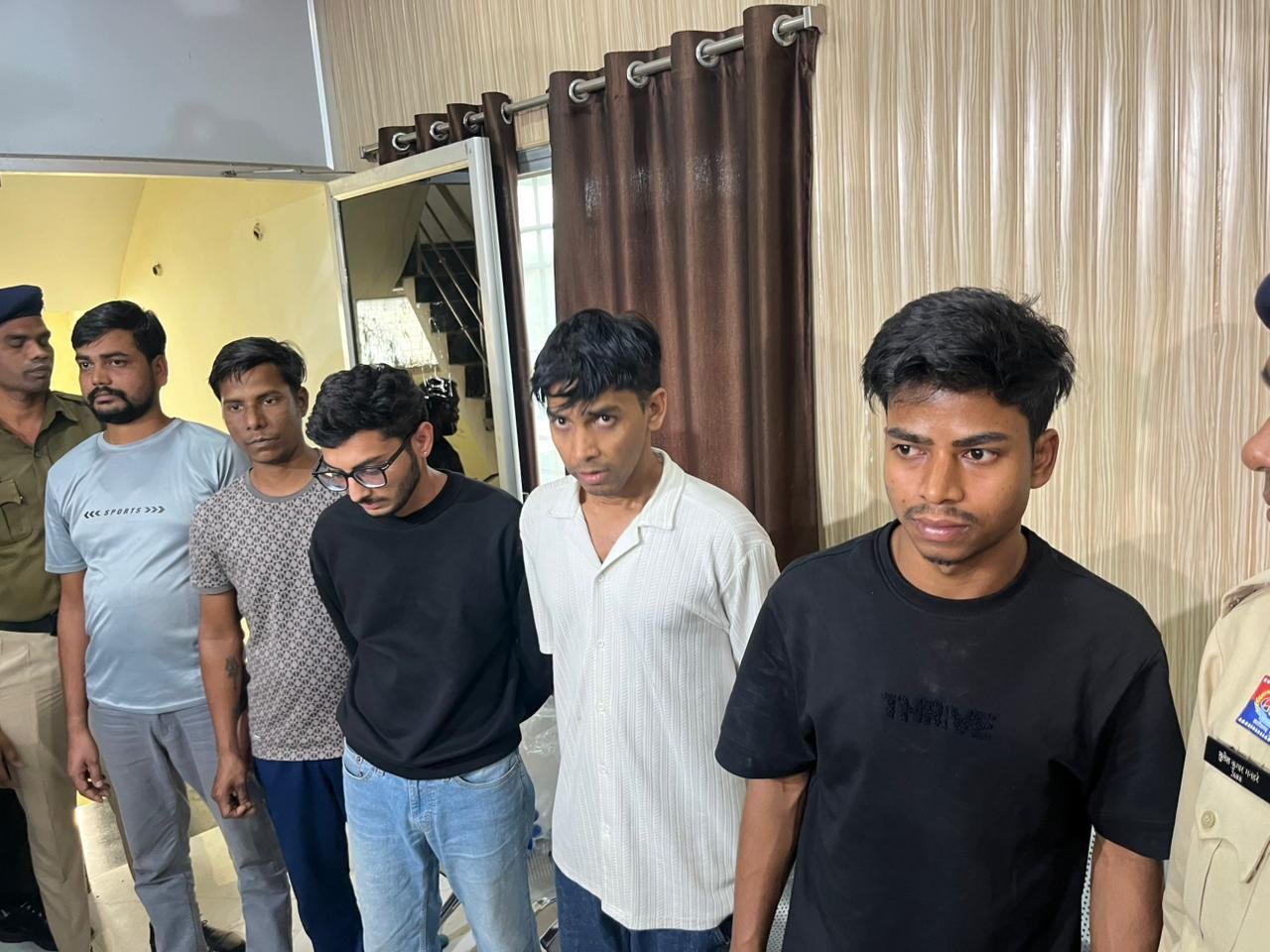 रायपुर-गोवा से 7 सट्टेबाज गिरफ्तार: पेमेंट गेट-वे पैनल चलाकर 46,500 USDT (42 लाख) क्रिप्टो में भेजे, दुबई से जुड़े तार 1 IMG 20260228 WA0022