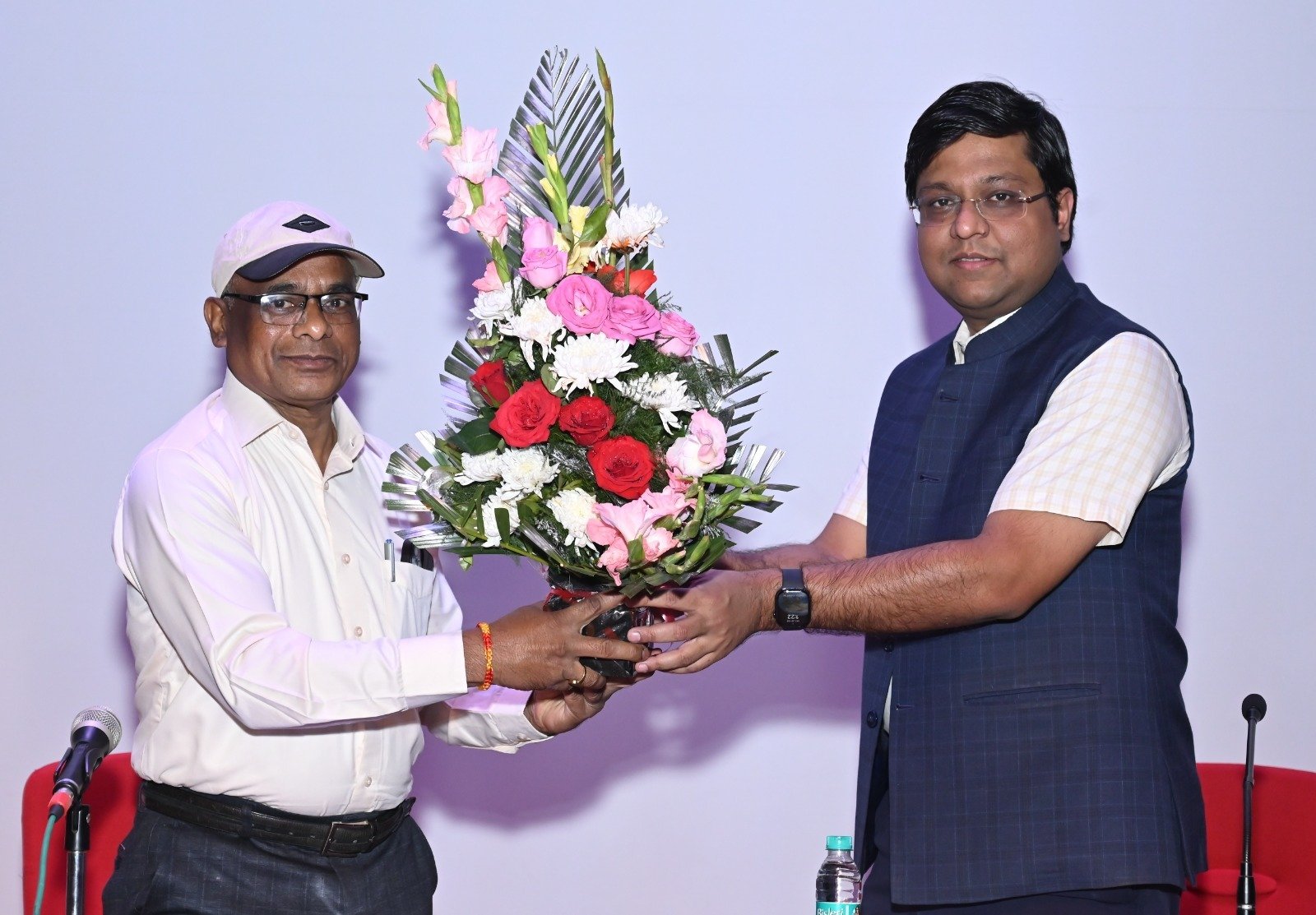 36 साल की सेवाओं के बाद अपर संचालक जे.एल. दरियो को गरिमामय विदाई: जनसंपर्क विभाग में समर्पण और कर्तव्यनिष्ठा की मिसाल रहे जवाहर लाल दरियो 1 IMG 20260228 WA0075