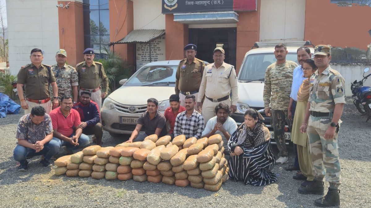 CG क्राइम ब्रेकिंग : ओडिशा से महाराष्ट्र तक फैले अंतर्राज्यीय गांजा तस्करों का नेटवर्क ध्वस्त, 68 लाख के गांजा के साथ 8 गिरफ्तार, एक महिला भी शामिल 1 IMG 20260225 161800 1