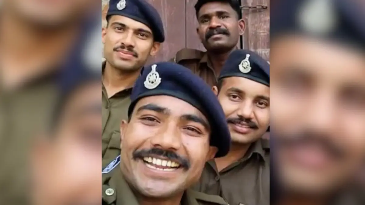 MP: रीवा में वर्दी में रील पोस्ट करने पर 6 पुलिस ट्रेनी को कारण बताओ नोटिस, VIDEO वायरल 1 Police Constables Viral Reel 1772186818