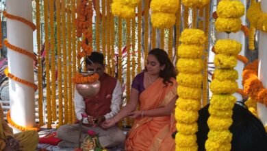 CG Budget 2026-27: मंदिर में पूजा के बाद सदन पहुंचे ओपी चौधरी, आज पेश होगा साय सरकार का तीसरा बजट, बड़ी घोषणाओं की उम्मीद 3 WhatsApp Image 2026 02 24 at 11.17.14 AM