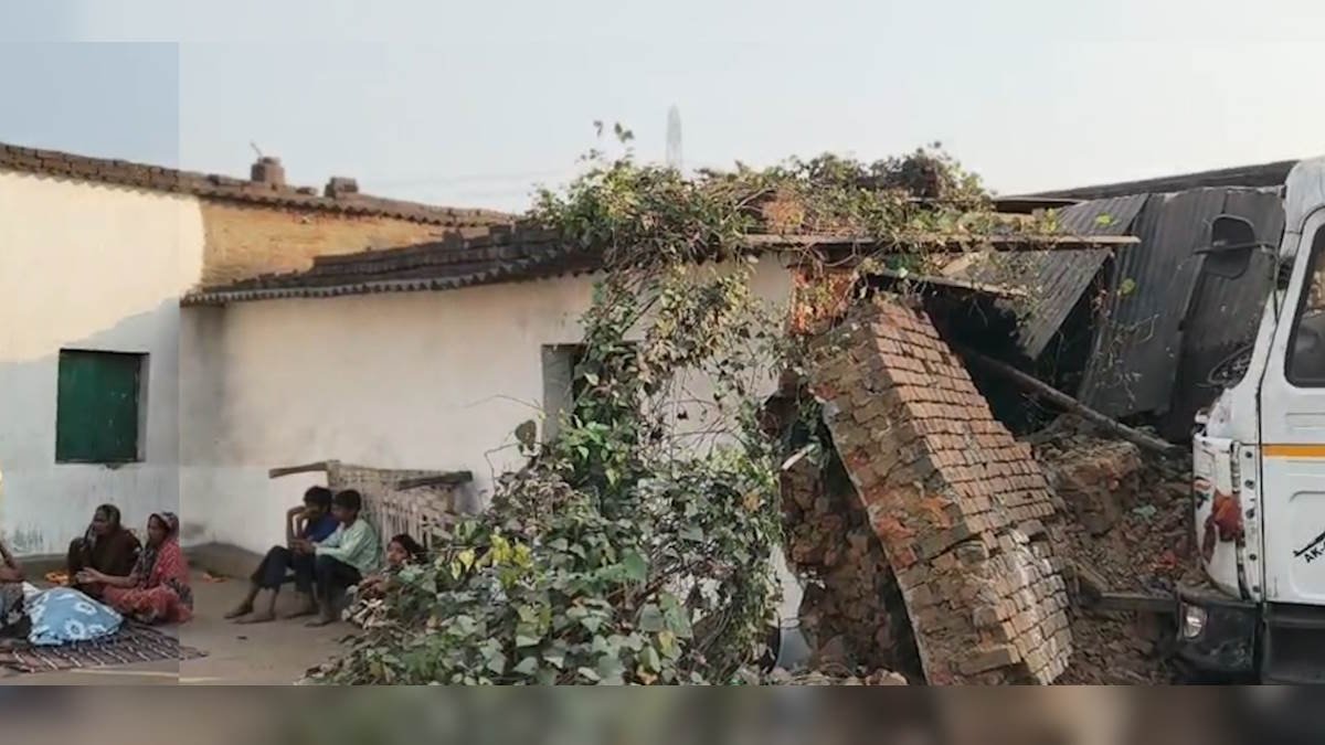 कोरबा में दर्दनाक हादसा: बेकाबू ट्रेलर घर में घुसा, गर्भवती महिला की मौत; आक्रोशित ग्रामीणों ने किया चक्काजाम 1 accident 11