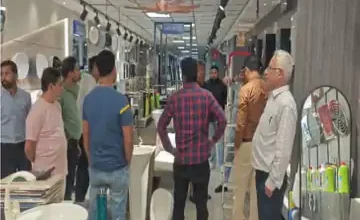 राजधानी रायपुर में चोरों का तांडव: एक रात में 3 दुकानों से 7 लाख की चोरी, CCTV में कैद आरोपी 3 image 2026 02 01t234035023 1769969487