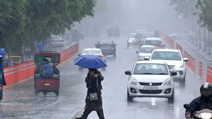 CG Weather Update : छत्तीसगढ़ में मौसम ने लिया यू-टर्न, बारिश-बिजली की चेतावनी; 2 डिग्री तक गिरेगा तापमान 1 images 24 1