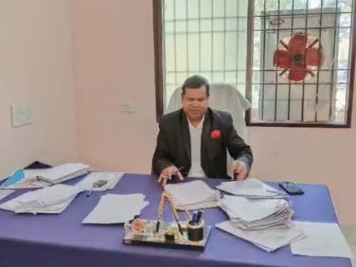 Obscene Dance Case : अश्लील डांस कांड में हटाए गए SDM फिर कुर्सी पर काबिज, कलेक्टर बोले–जारी हो रहा नोटिस 1 images 27