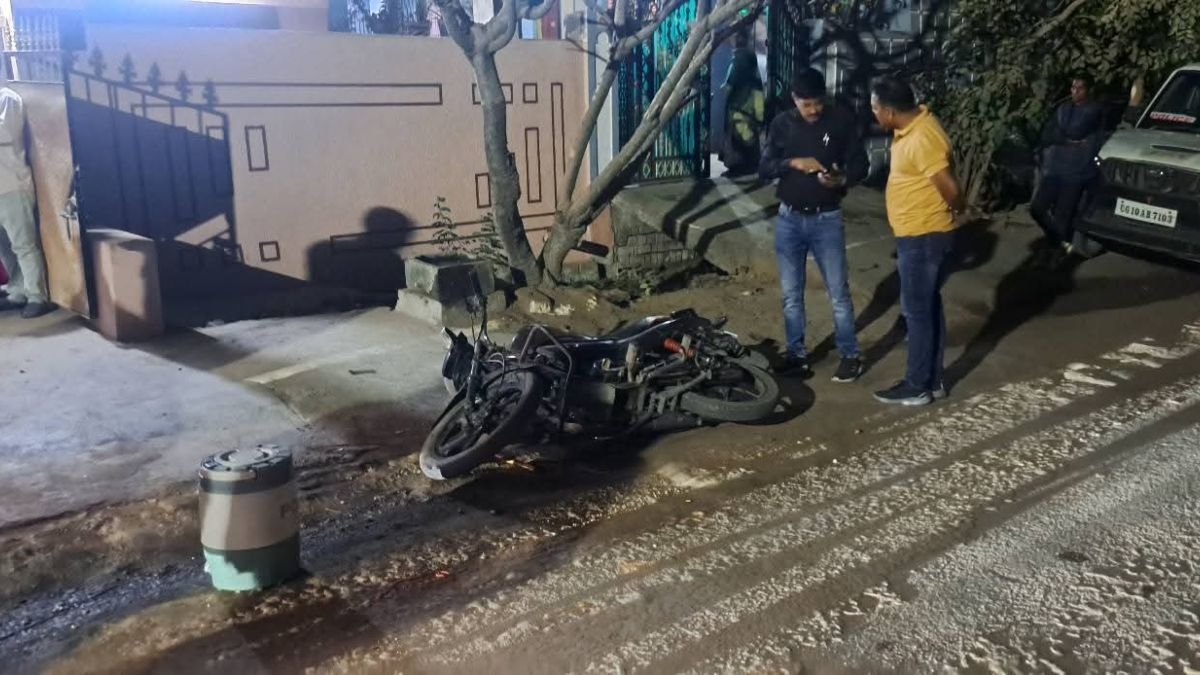 बिलासपुर में सनसनीखेज लूट: सर्राफा कारोबारी को पीटकर गहनों से भरी कार ले उड़े नकाबपोश, CCTV में कैद वारदात 1 loot