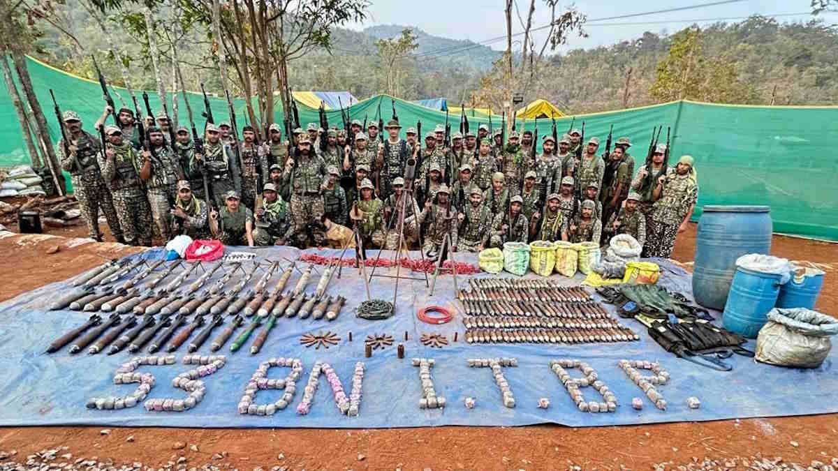 नारायणपुर में सुरक्षाबलों की बड़ी कार्रवाई: नक्सली डंप से रॉकेट लॉन्चर, मोर्टार और 90 किलो से ज्यादा विस्फोटक बरामद 1 naxal dump 1