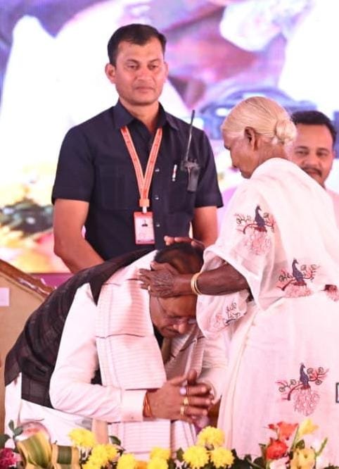 पारागांव में कुर्मी क्षत्रिय समाज अधिवेशन में पहुंचे मुख्यमंत्री विष्णुदेव साय, सामुदायिक भवन के लिए 50 लाख और सीसी रोड के लिए 20 लाख की घोषणा 3 1003525880