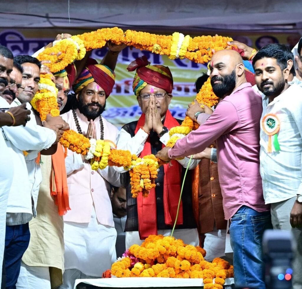 पारागांव में कुर्मी क्षत्रिय समाज अधिवेशन में पहुंचे मुख्यमंत्री विष्णुदेव साय, सामुदायिक भवन के लिए 50 लाख और सीसी रोड के लिए 20 लाख की घोषणा 2 1003526146