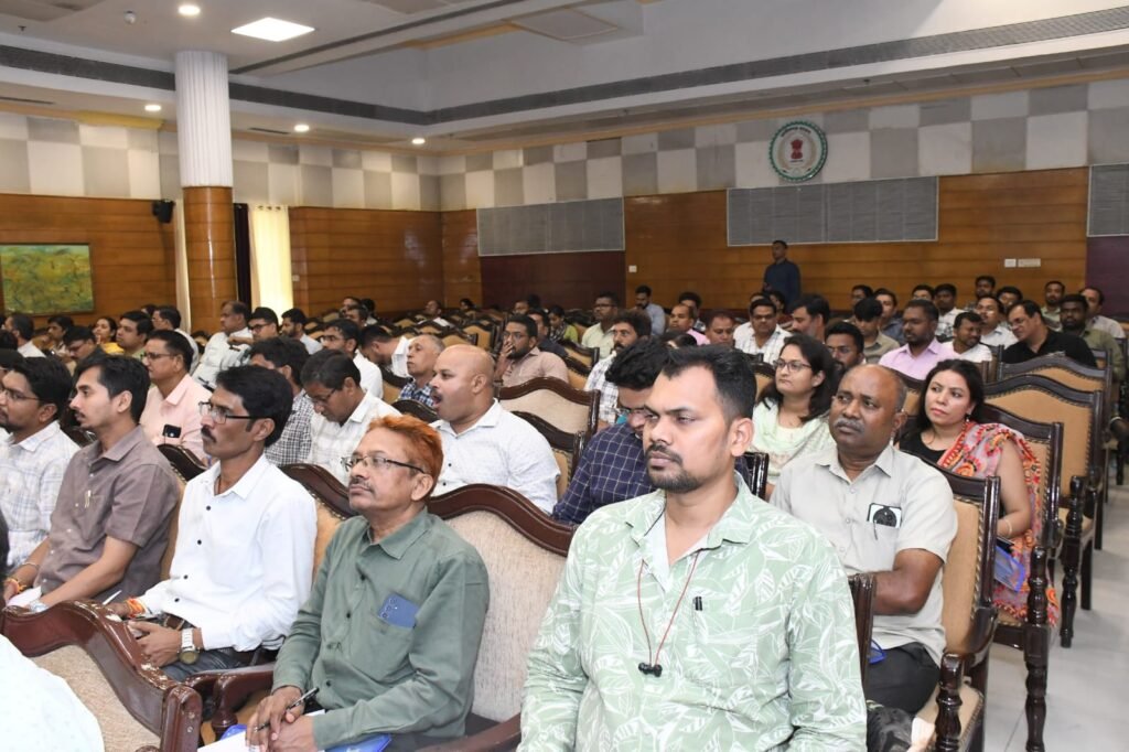 रायपुर में ई-प्रोक्योरमेंट सिस्टम पर राज्यस्तरीय प्रशिक्षण शुरू: 50 विभागों के 130 से अधिक अधिकारी शामिल, शासकीय खरीद में पारदर्शिता और डिजिटल सुशासन को मिलेगा बढ़ावा 2 1003576348