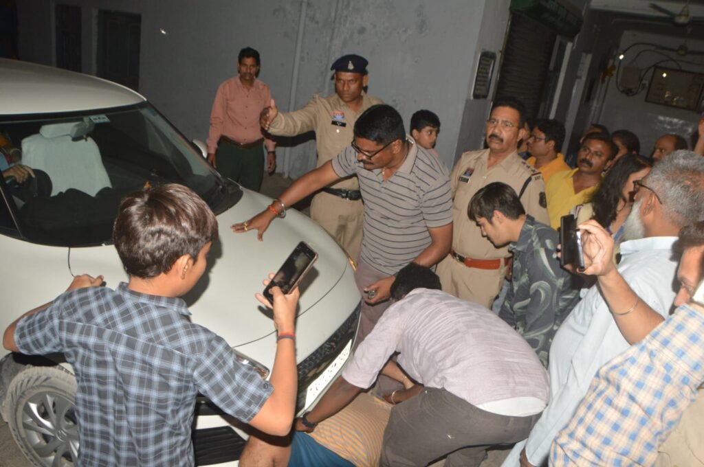 ब्रिलियंट स्कूल पर भड़के अभिभावक: CBSE पैटर्न से पढ़ाई, लेकिन CG बोर्ड से परीक्षा; रात में स्कूल में हंगामा 2 1003577340