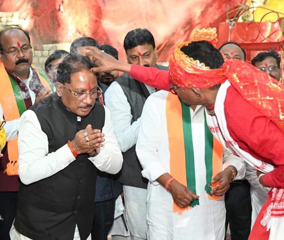 मुख्यमंत्री ने कुदरगढ़ी माता मंदिर में पूजा-अर्चना कर की प्रदेशवासियों की सुख-समृद्धि की कामना 3 1003607518