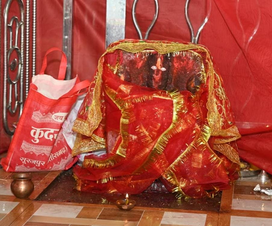 मुख्यमंत्री ने कुदरगढ़ी माता मंदिर में पूजा-अर्चना कर की प्रदेशवासियों की सुख-समृद्धि की कामना 2 1003607524