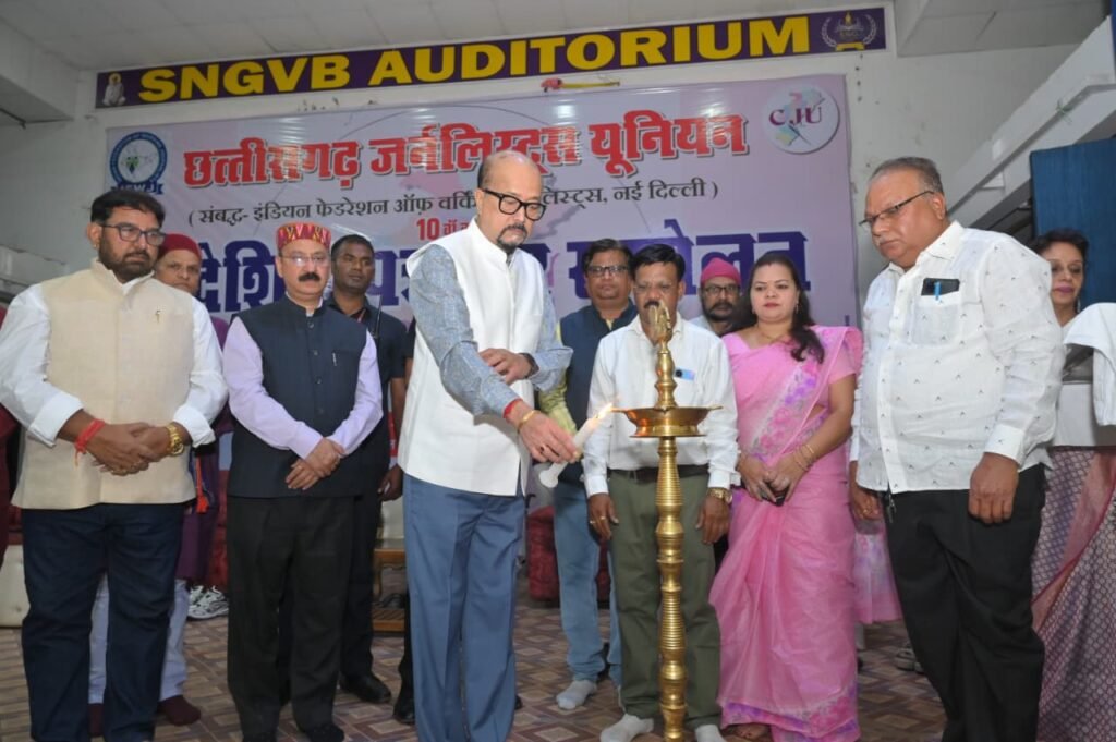 भिलाई में पत्रकारों का सम्मान, राज्यपाल डेका बोले– विश्वसनीय और जनोन्मुखी बने मीडिया 3 1003655964