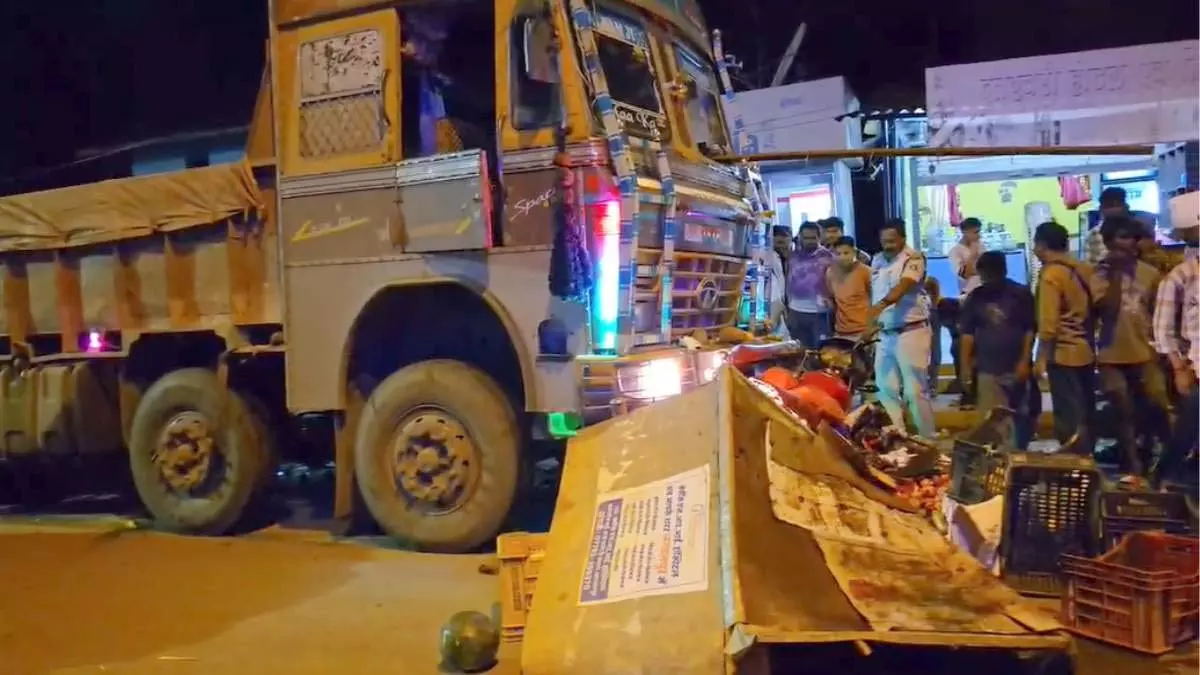 रफ्तार बनी मौत का कारण: भानपुरी चौक पर ट्रक ने दुकान को रौंदा, एक की मौत, घायलों का अस्पताल में इलाज जारी 1 5325768 untitled 49 copy