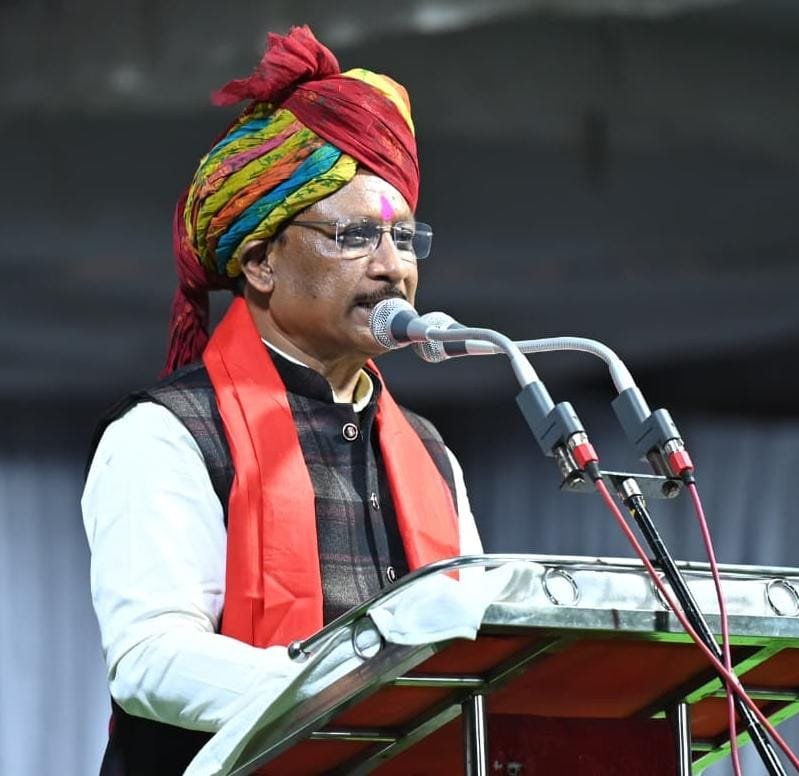 पारागांव में कुर्मी क्षत्रिय समाज अधिवेशन में पहुंचे मुख्यमंत्री विष्णुदेव साय, सामुदायिक भवन के लिए 50 लाख और सीसी रोड के लिए 20 लाख की घोषणा 1 IMG 20260309 WA0011