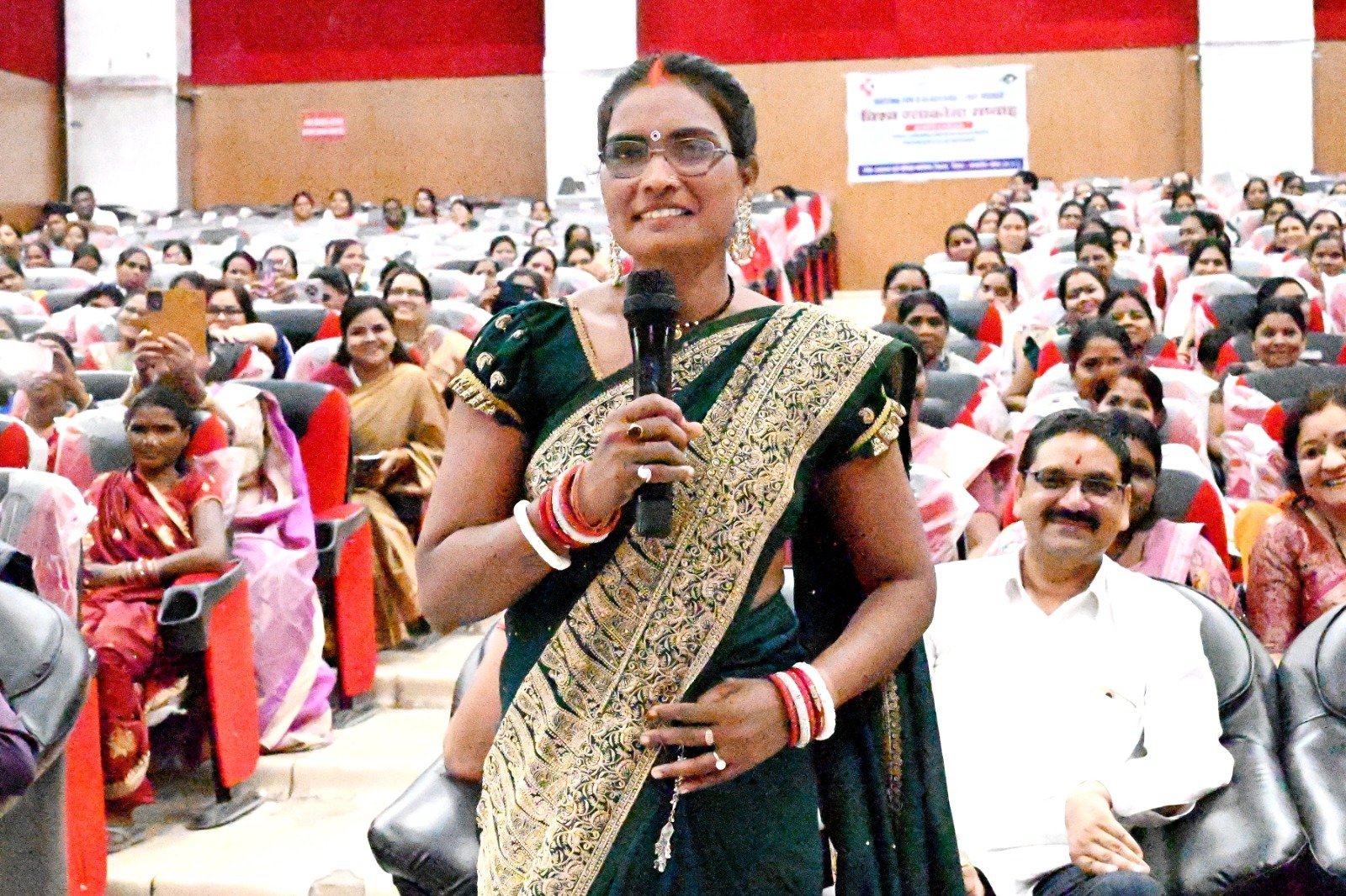 महतारी वंदन योजना से बदली जिंदगी: सरस्वती केंवट ने बढ़ाया होटल व्यवसाय, अब हर महीने 10-15 हजार की आय 1 IMG 20260309 WA0058