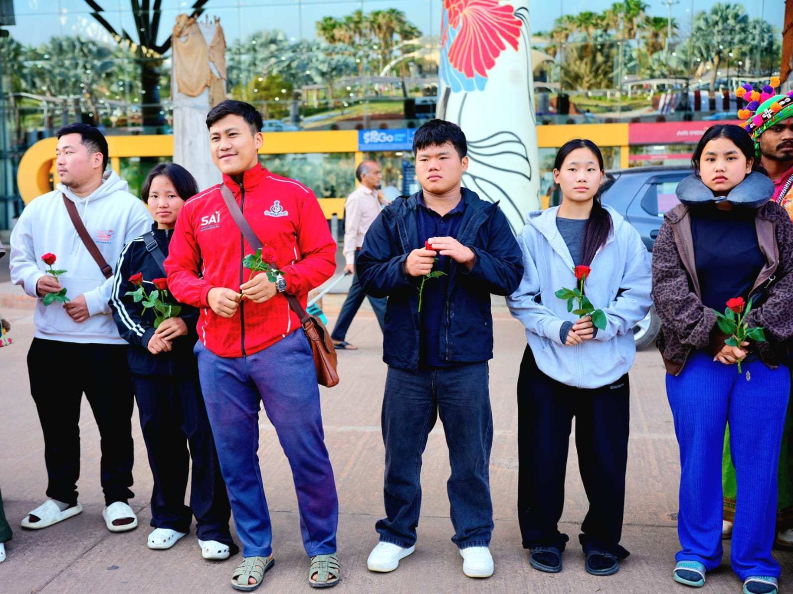 खेलो इंडिया ट्राइबल गेम्स के लिए खिलाड़ियों का छत्तीसगढ़ पहुंचना शुरू : अरुणाचल के वेटलिफ्टरों का विमानतल पर रंगारंग स्वागत 1 IMG 20260322 WA0026