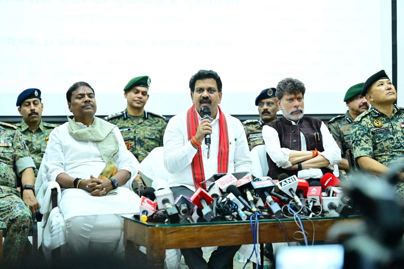 31 मार्च तक छत्तीसगढ़ से सशस्त्र नक्सलवाद खत्म होने का दावा: डिप्टी CM विजय शर्मा बोले- 5 हजार से ज्यादा नक्सली कम हुए, बस्तर 95% मुक्त 1 IMG 20260325 WA0022 scaled