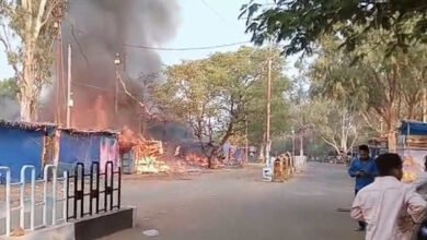 गिरौदपुरी धाम में आग का तांडव: बंदरों की उछल-कूद से ट्रांसफार्मर में शॉर्ट सर्किट, 12 दुकानें जलकर खाक 3 fire 1