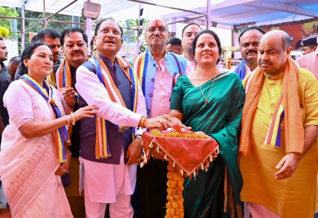 रायपुर में 21 फीट ऊंची अंबेडकर प्रतिमा का अनावरण: CM साय बोले—बाबा साहेब का जीवन देता रहेगा न्याय-समानता की प्रेरणा 2 1003761051