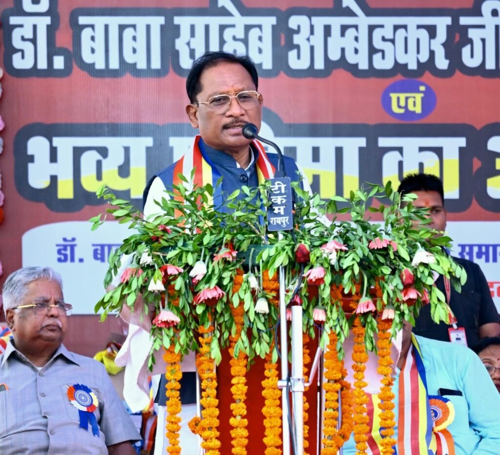 रायपुर में 21 फीट ऊंची अंबेडकर प्रतिमा का अनावरण: CM साय बोले—बाबा साहेब का जीवन देता रहेगा न्याय-समानता की प्रेरणा 3 1003761057