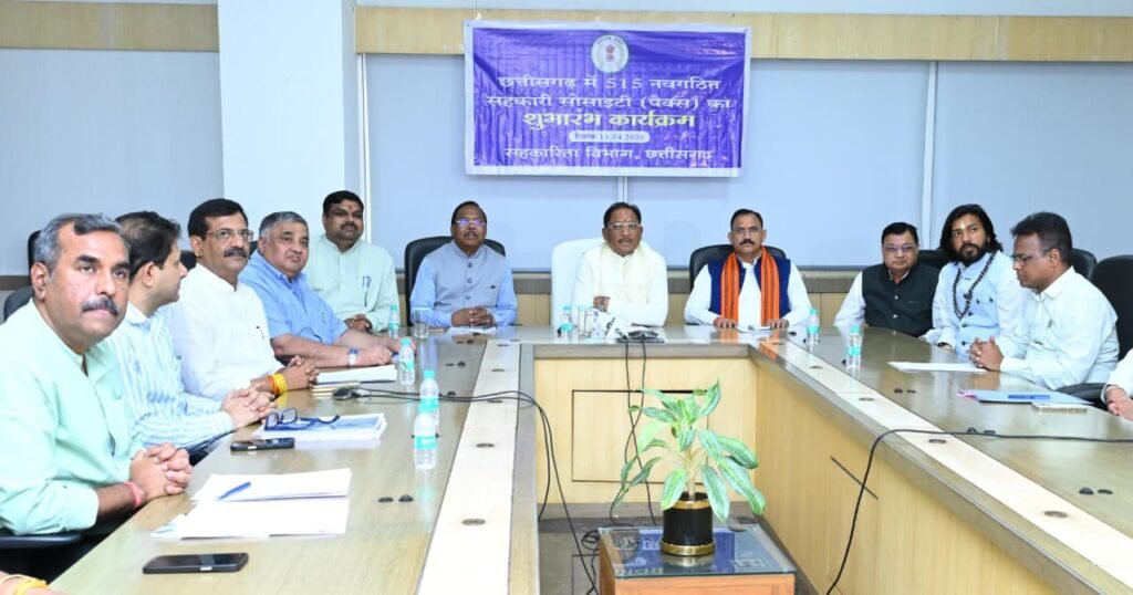 “सहकार से समृद्धि” के संकल्प को साकार करने की दिशा में ऐतिहासिक कदम साबित होंगे नवगठित पैक्स: मुख्यमंत्री विष्णुदेव साय 2 1003766854