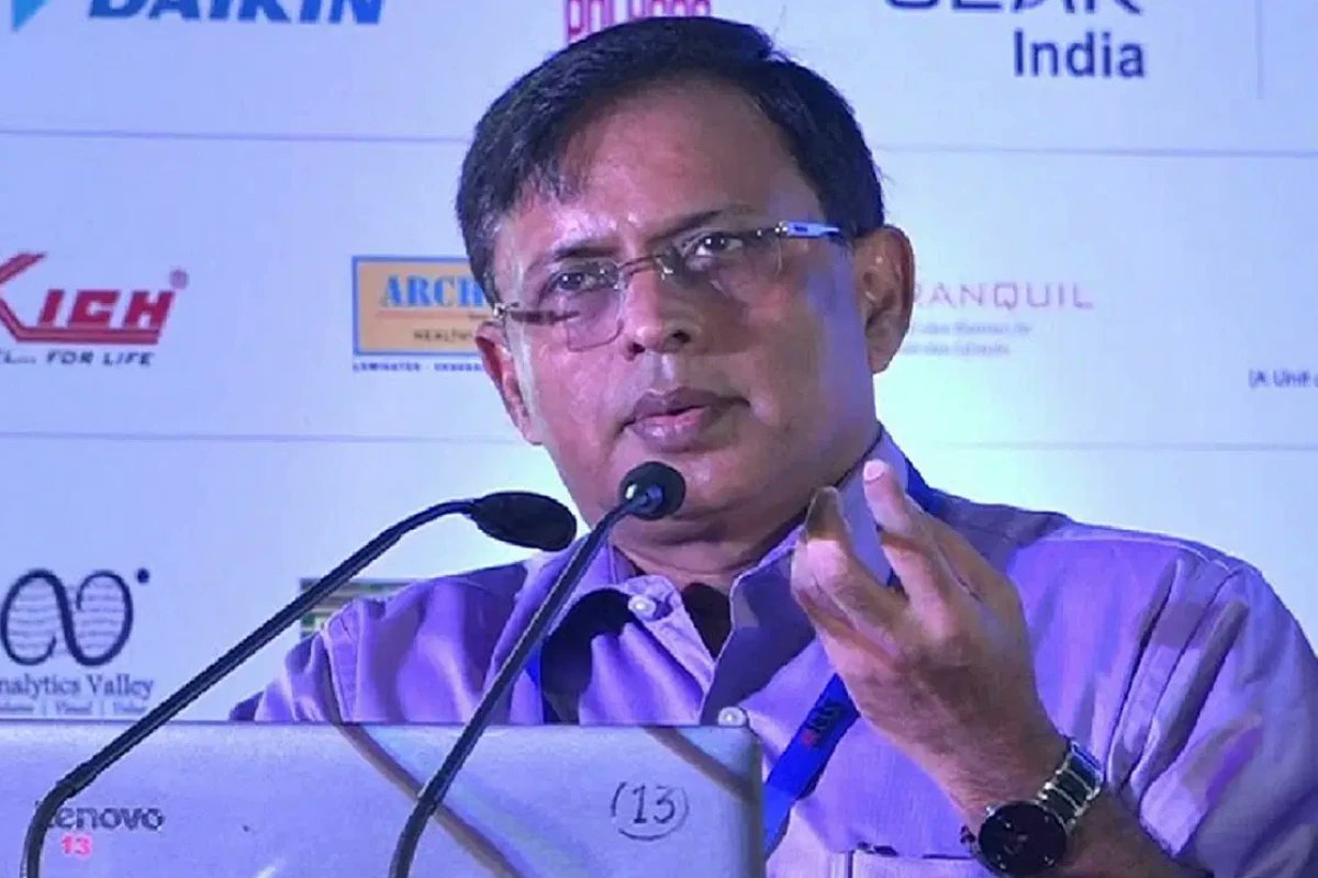 PMO का बड़ा एक्शन: रेरा चेयरमैन संजय शुक्ला पर जांच के आदेश, 300 करोड़ की अवैध संपत्ति के आरोप 1 8cJ84 iI