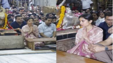 महाकाल की भस्म आरती में शामिल हुईं सारा अर्जुन: मां के जन्मदिन पर उज्जैन पहुंचीं, बोलीं- अद्भुत है अनुभव 3 BeFunky design 34 1