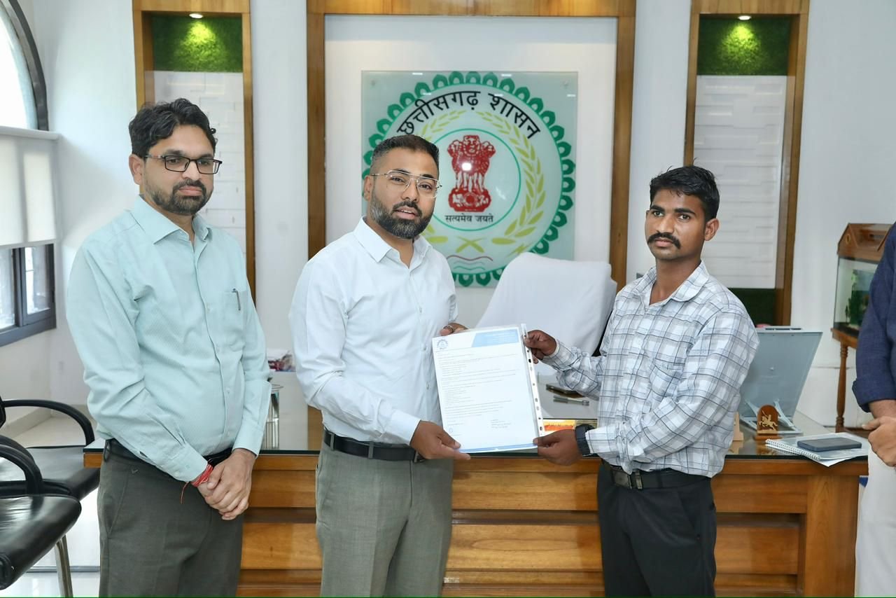 हिंसा छोड़ नई राह पर लौटे कदम: आत्मसमर्पित माओवादियों को मिली नौकरी, कांकेर बना मिसाल 1 IMG 20260402 WA0011