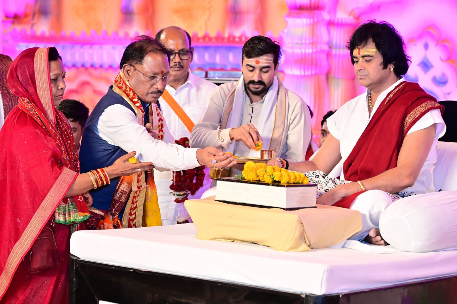 छत्तीसगढ़ की धरती पर गूंजा ‘जय राम’, मुख्यमंत्री विष्णुदेव साय ने सालियाटोली में भव्य राम कथा महोत्सव में की भागीदारी 1 IMG 20260406 WA0055 scaled