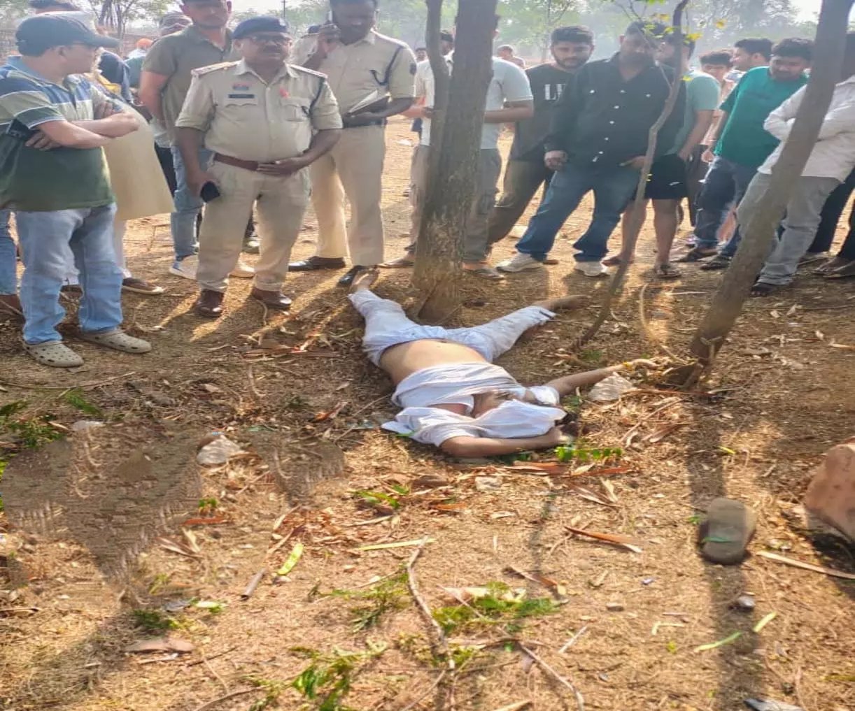 छत्तीसगढ़ दुर्ग: युवक ने टावर से कूदकर की आत्महत्या, मानसिक तनाव और वाहन क्षतिग्रस्त होने से पुलिस ने मर्ग दर्ज कर शुरू की गंभीर जांच 1 IMG 20260406 190051