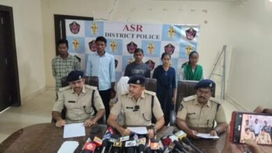 आंध्रप्रदेश में माओवाद को बड़ा झटका: PLGA के DVCM समेत 5 नक्सलियों ने किया सरेंडर, लाखों के इनामी थे सभी 3 IMG 20260410 162018