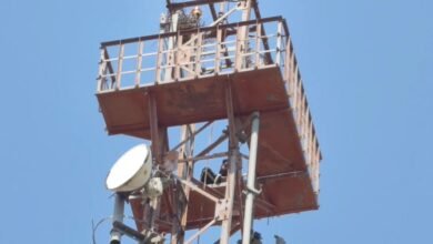 जगदलपुर में हाईवोल्टेज ड्रामा: मोबाइल टावर पर चढ़ा युवक, घंटों समझाती रही पुलिस, नीचे उतारने में मशक्कत 3 image 2026 04 08T113254.865