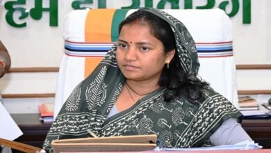 खादी बोर्ड को सरकार का नोटिस : आंगनबाड़ी साड़ियों की गुणवत्ता पर उठे सवाल—जांच तेज, दोषियों पर कार्रवाई तय 3 minister Laxmi rajwade 1