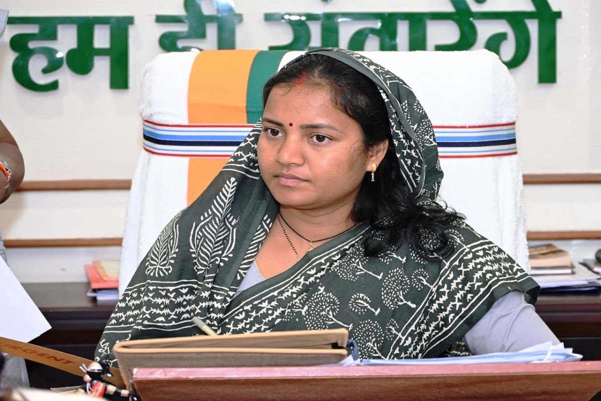 minister Laxmi rajwade 1